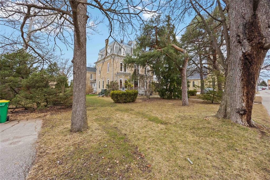 419 KING Street, Petrolia, Ontario, Canada photo 3