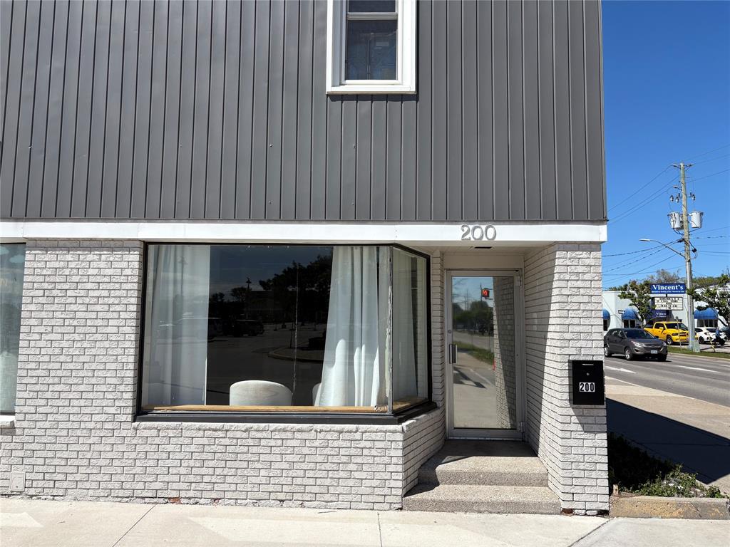 200 LOCHIEL Street, Sarnia, Ontario, Canada photo 18