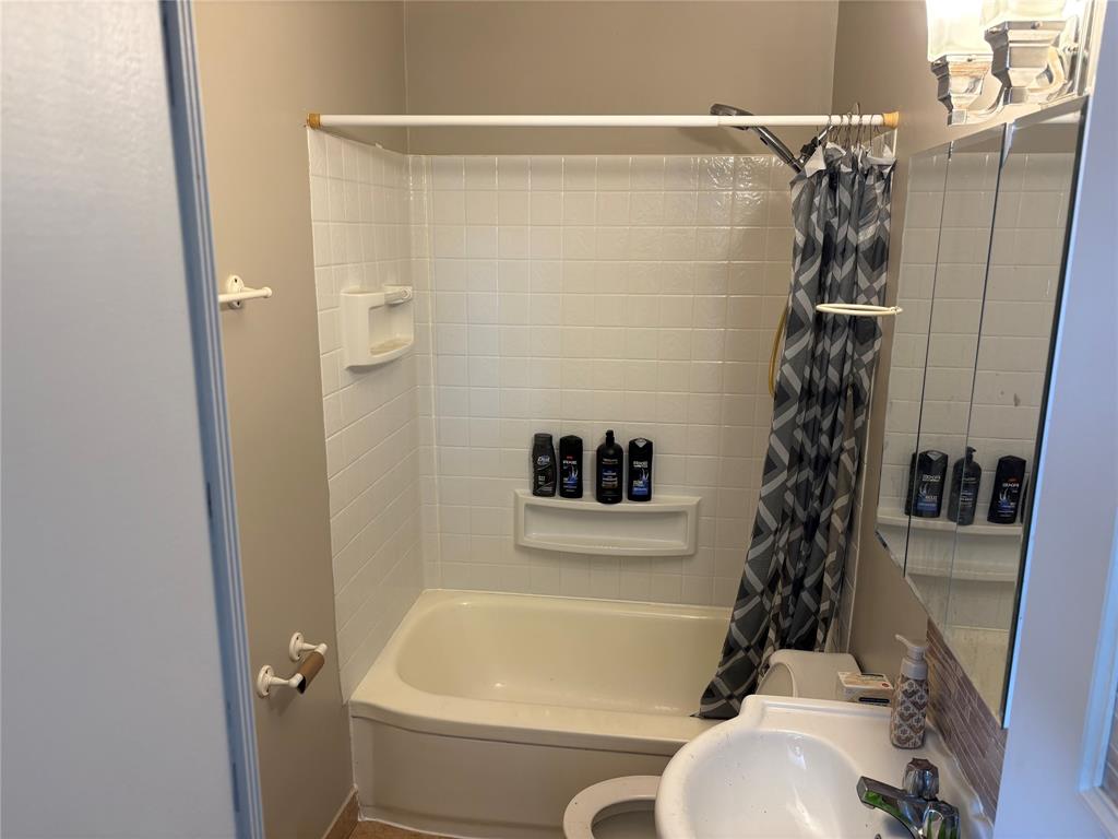 200 LOCHIEL Street, Sarnia, Ontario, Canada photo 23