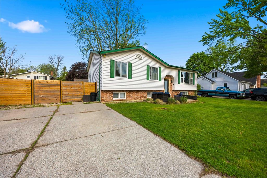 1991 JAMES Street West, Sarnia, Ontario, Canada photo 2