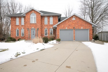 432 St. Michael's Court, Sarnia, Ontario, Canada