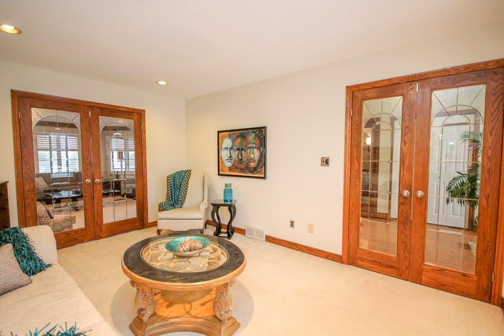 432 ST MICHAELS Court, Sarnia, Ontario, Canada photo 3