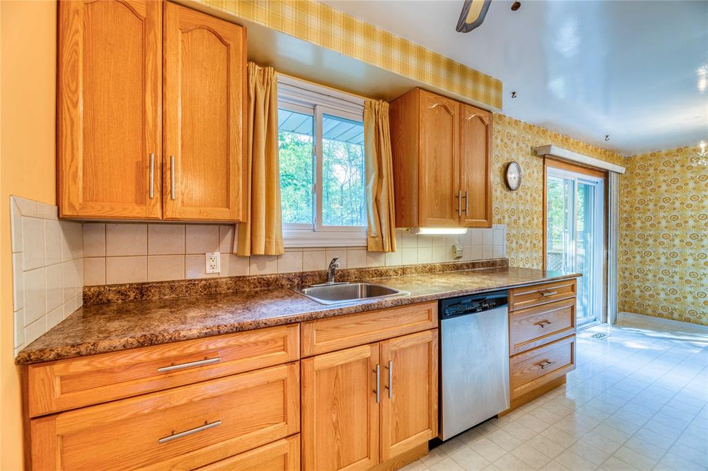 1379 MURPHY Road, Sarnia, Ontario, Canada photo 9