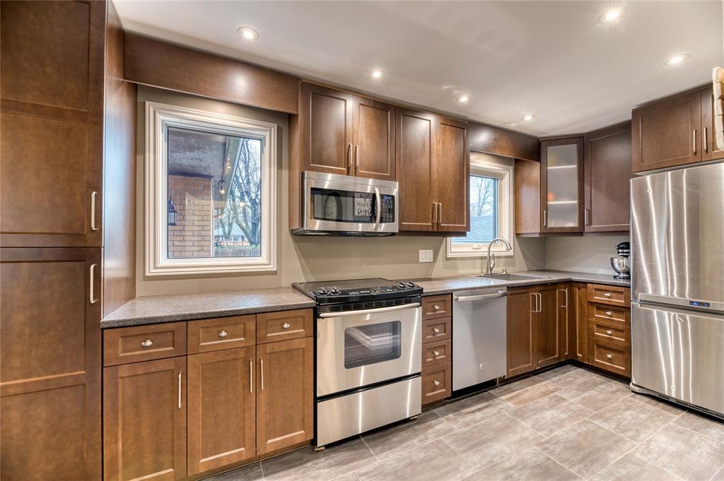568 HOLLYWOOD Place, Sarnia, Ontario, Canada photo 9