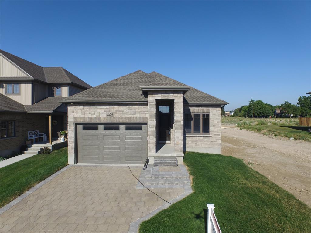 648 Ketter Way, Plympton-Wyoming, Ontario, Canada