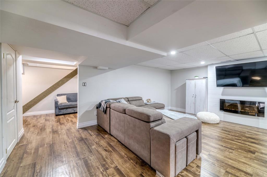 4534 JAMES Street, Oil Springs, Ontario, Canada photo 23