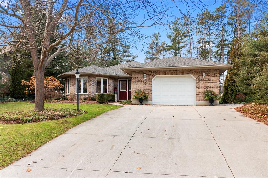 10212 PINEVIEW Crescent, Grand Bend, Ontario, Canada