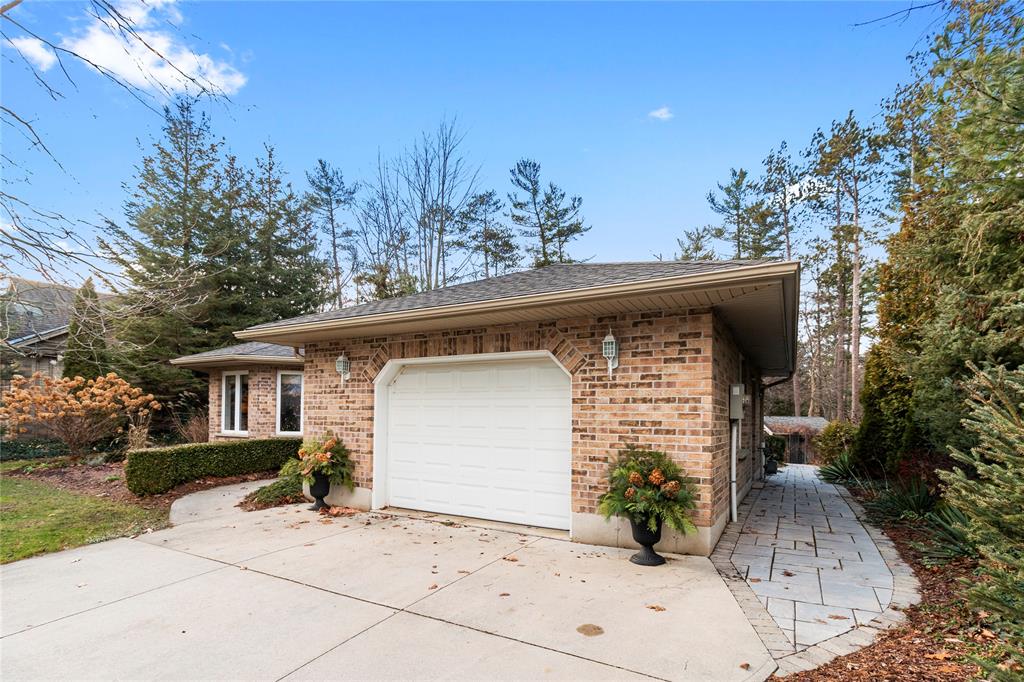 10212 PINEVIEW Crescent, Grand Bend, Ontario, Canada