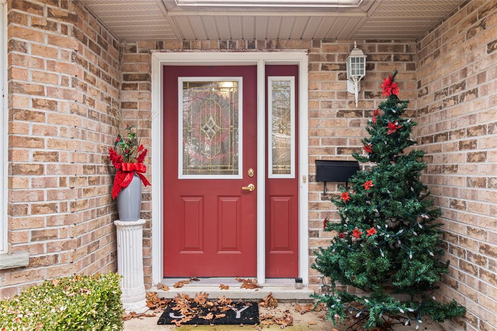 10212 PINEVIEW Crescent, Grand Bend, Ontario, Canada