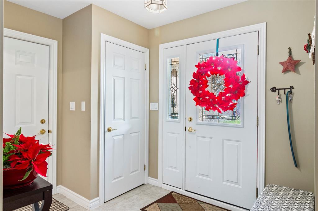 10212 PINEVIEW Crescent, Grand Bend, Ontario, Canada