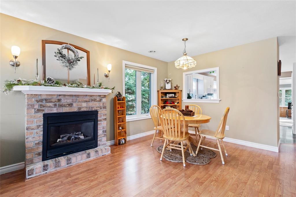 10212 PINEVIEW Crescent, Grand Bend, Ontario, Canada