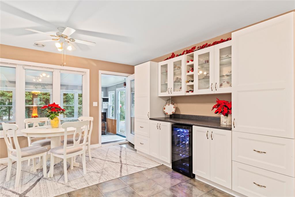 10212 PINEVIEW Crescent, Grand Bend, Ontario, Canada