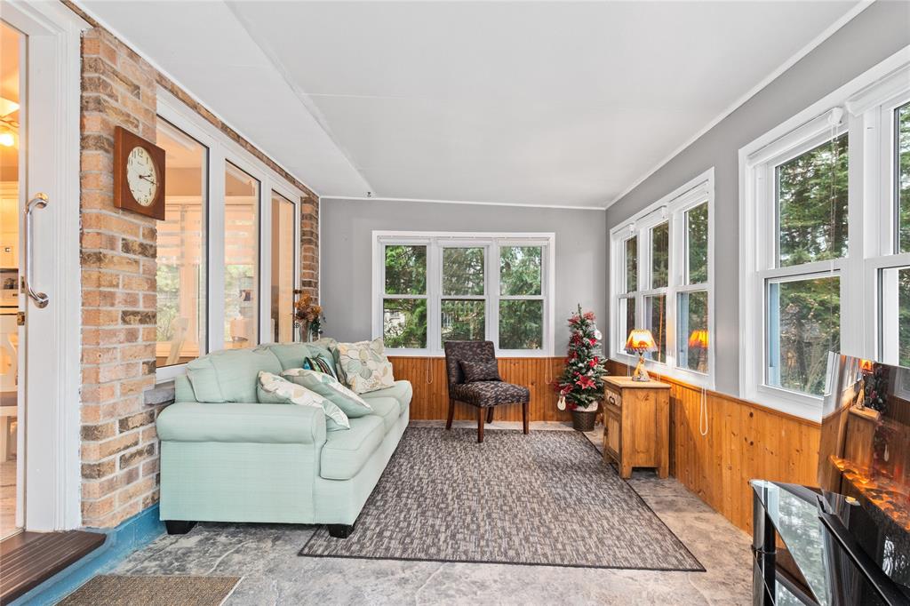 10212 PINEVIEW Crescent, Grand Bend, Ontario, Canada