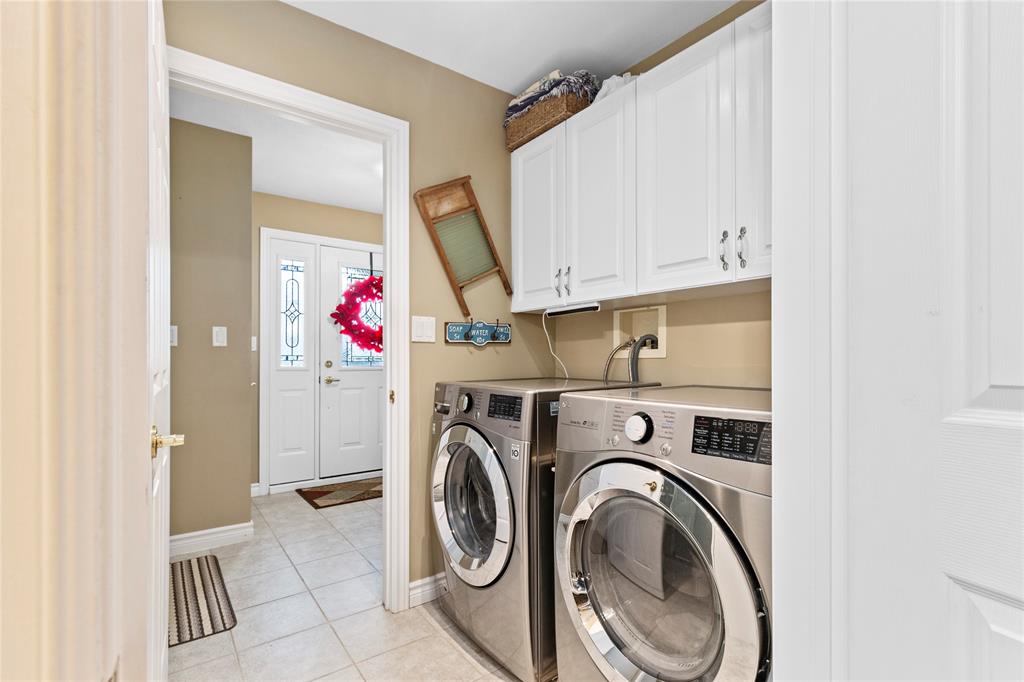 10212 PINEVIEW Crescent, Grand Bend, Ontario, Canada