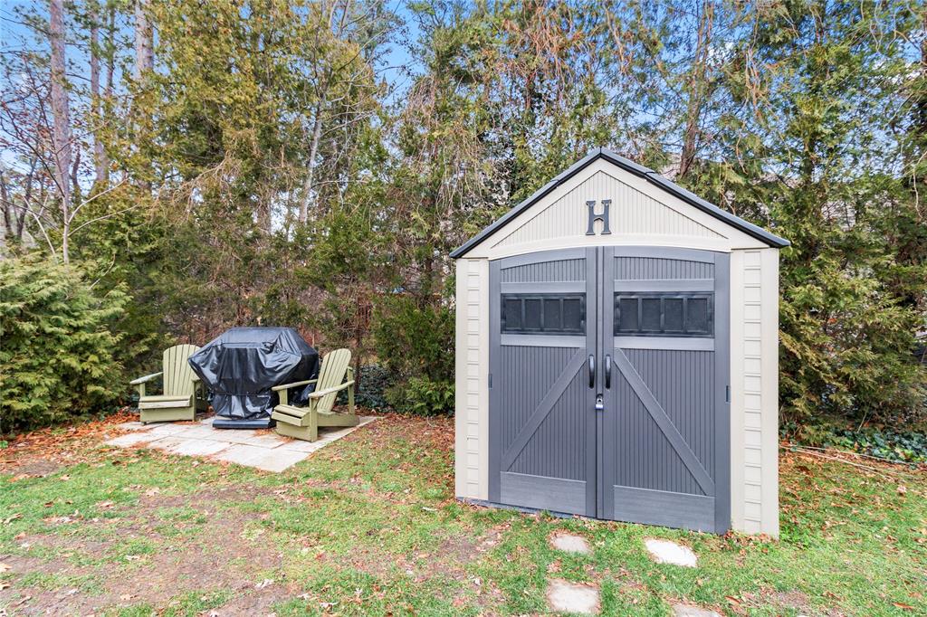 10212 PINEVIEW Crescent, Grand Bend, Ontario, Canada