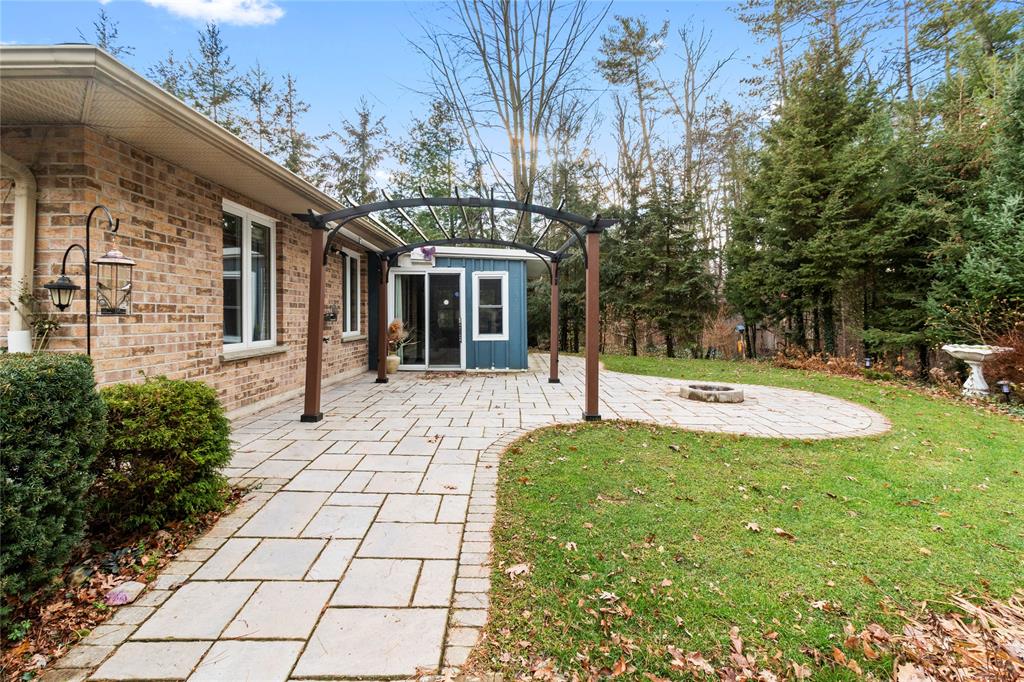 10212 PINEVIEW Crescent, Grand Bend, Ontario, Canada