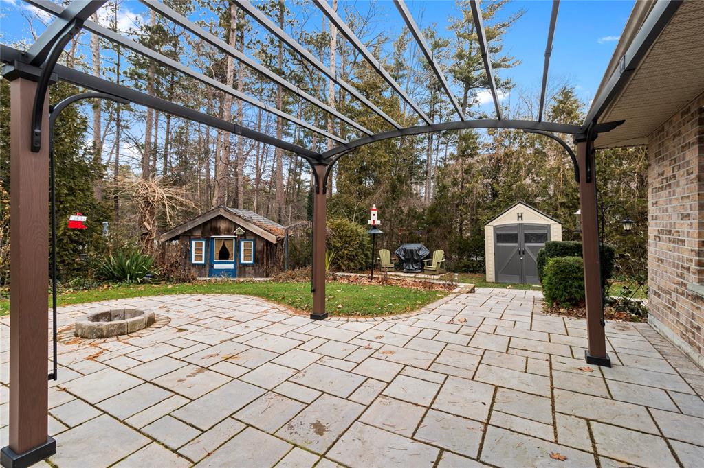 10212 PINEVIEW Crescent, Grand Bend, Ontario, Canada