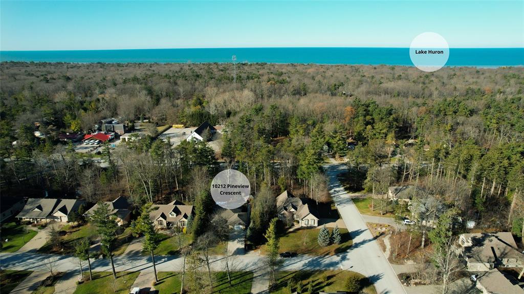 10212 PINEVIEW Crescent, Grand Bend, Ontario, Canada