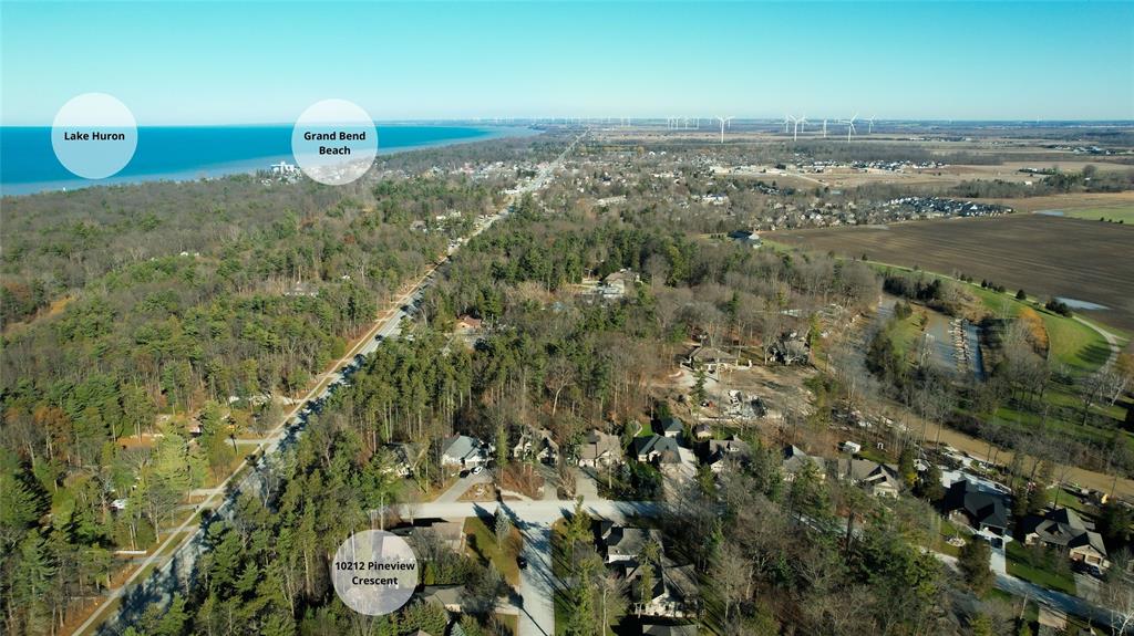 10212 PINEVIEW Crescent, Grand Bend, Ontario, Canada