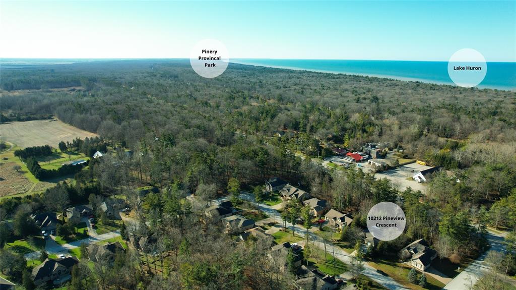 10212 PINEVIEW Crescent, Grand Bend, Ontario, Canada