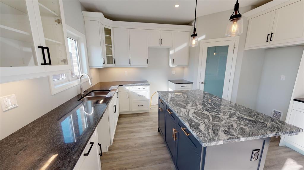 666 KETTER Way, Plympton-Wyoming, Ontario, Canada