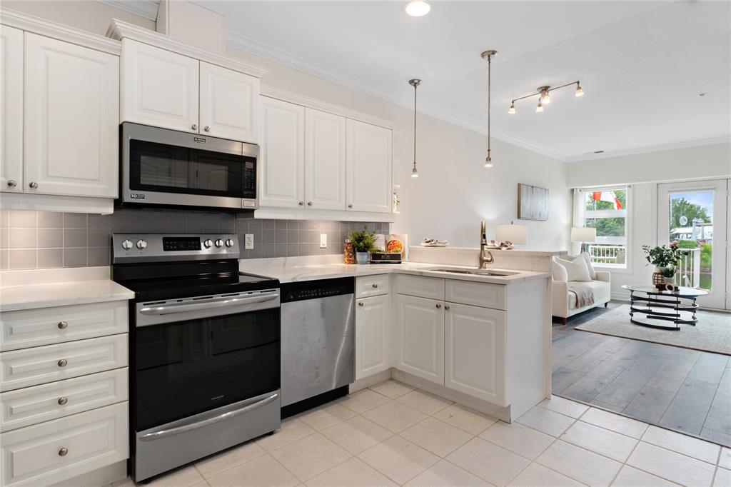 1550 VENETIAN Boulevard Unit# 102, Point Edward, Ontario, Canada