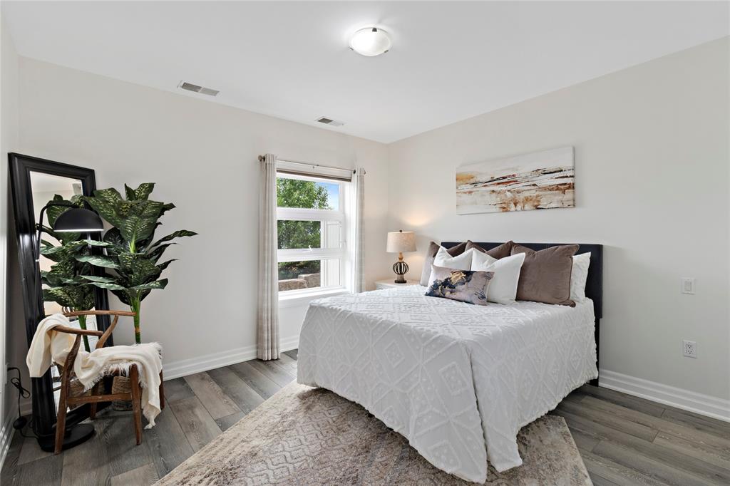 1550 VENETIAN Boulevard Unit# 102, Point Edward, Ontario, Canada