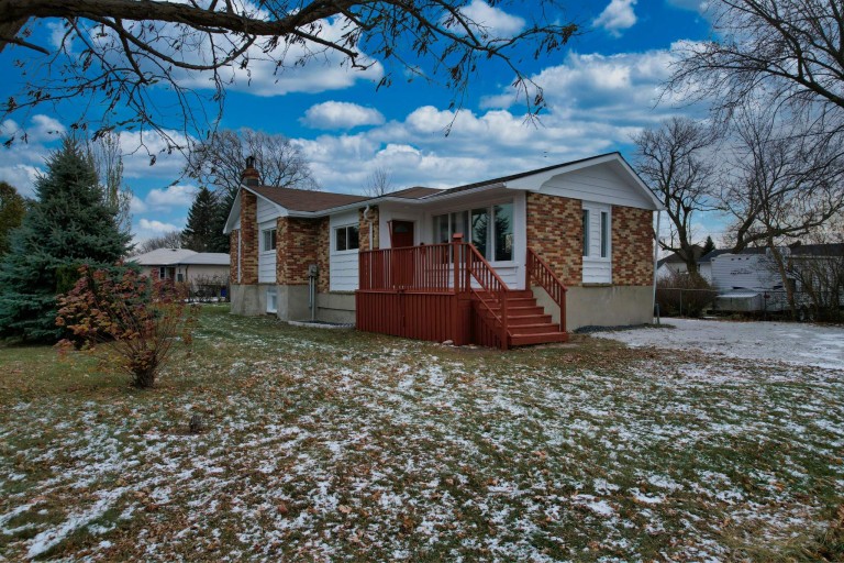 400 Queen Street, Corunna, Ontario, Canada