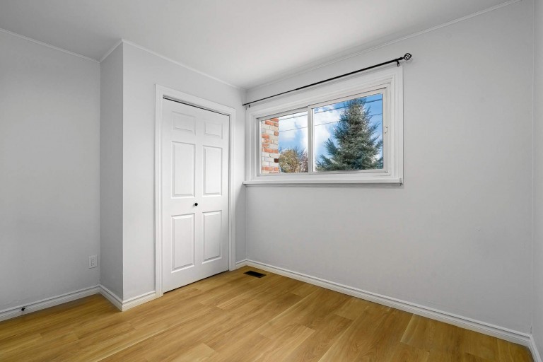400 Queen Street, Corunna, Ontario, Canada