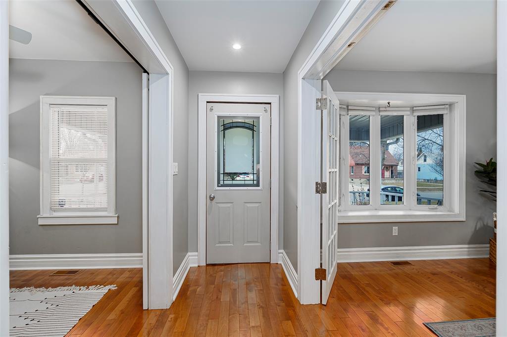 182 COLLINGWOOD Street, Sarnia, Ontario, Canada photo 3