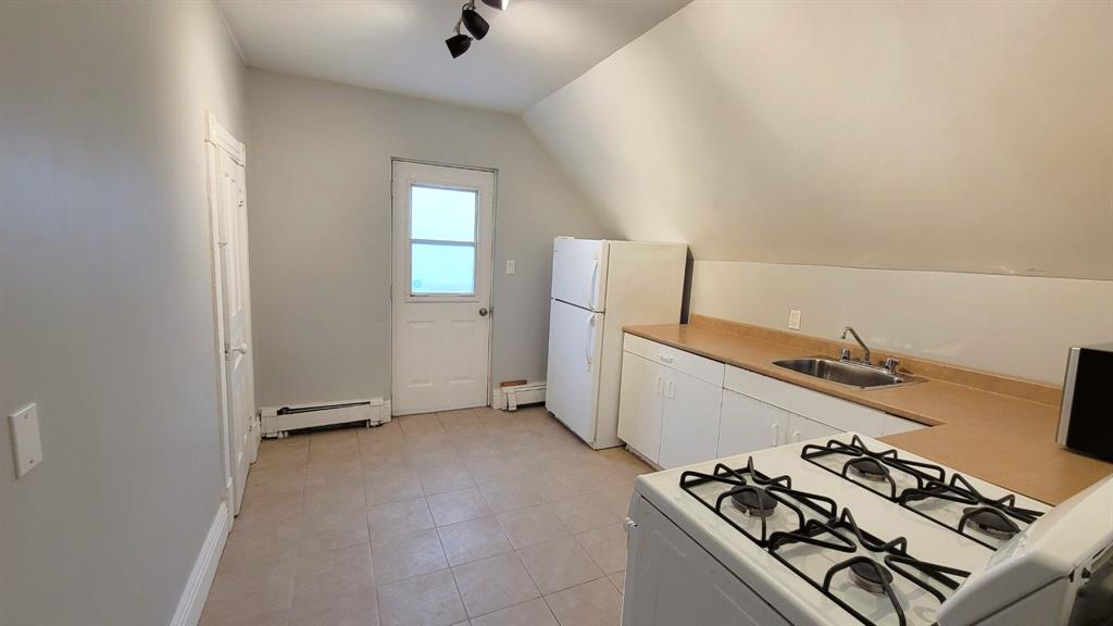 257 VIDAL Street South Unit# UPPER, Sarnia, Ontario, Canada