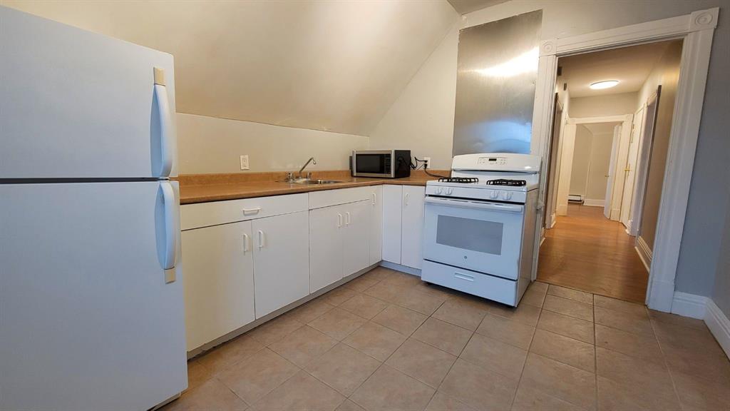 257 VIDAL Street South Unit# UPPER, Sarnia, Ontario, Canada