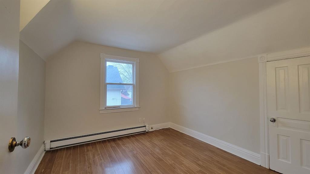 257 VIDAL Street South Unit# UPPER, Sarnia, Ontario, Canada