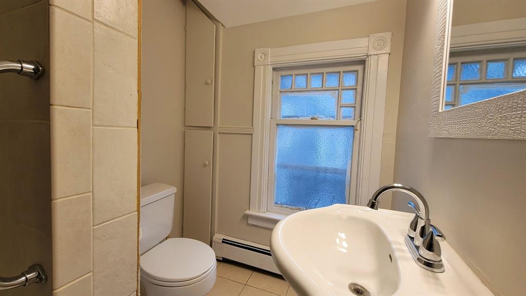257 VIDAL Street South Unit# UPPER, Sarnia, Ontario, Canada