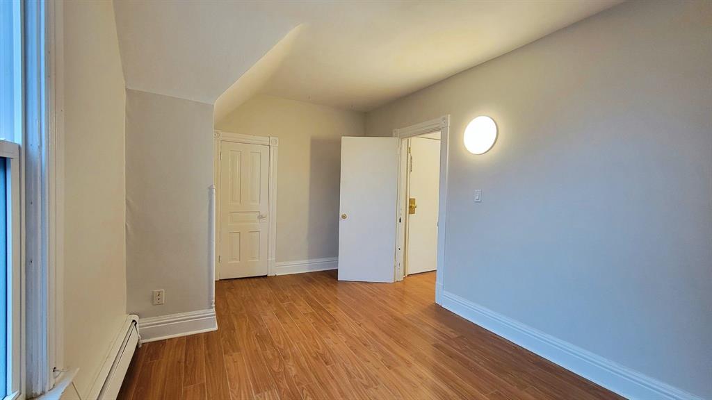 257 VIDAL Street South Unit# UPPER, Sarnia, Ontario, Canada