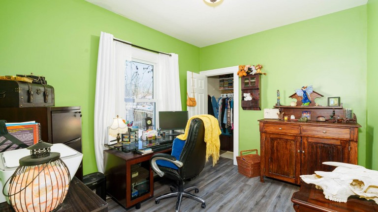 345 Russell Street North, Sarnia, Ontario, Canada