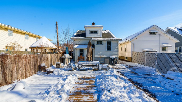 345 Russell Street North, Sarnia, Ontario, Canada