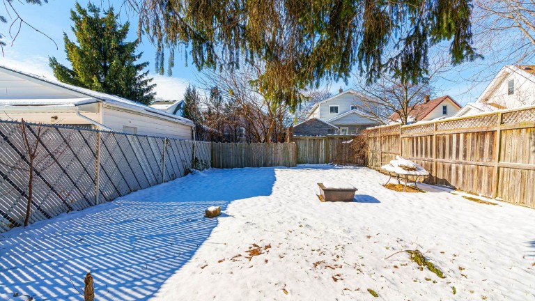 345 Russell Street North, Sarnia, Ontario, Canada