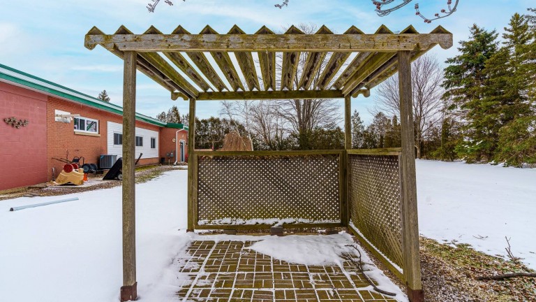 5013 Brigden Road, Sarnia, Ontario, Canada