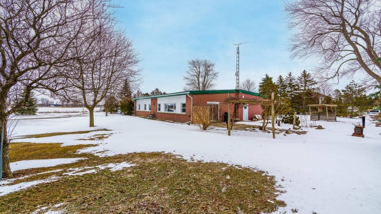 5013 Brigden Road, Sarnia, Ontario, Canada