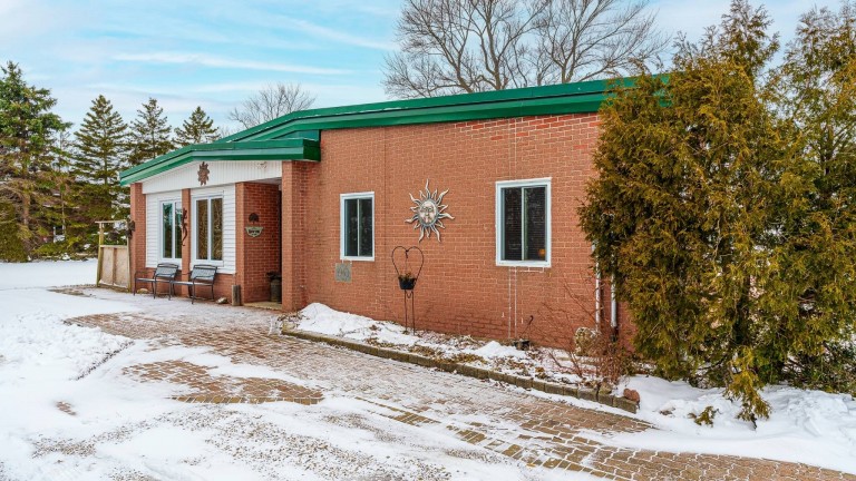 5013 Brigden Road, Sarnia, Ontario, Canada