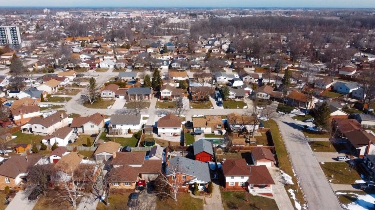 1042 Brimwood Crescent, Sarnia, Ontario, Canada