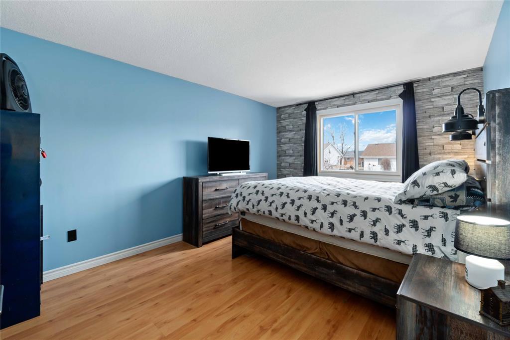 1042 BRIMWOOD Crescent, Sarnia, Ontario, Canada