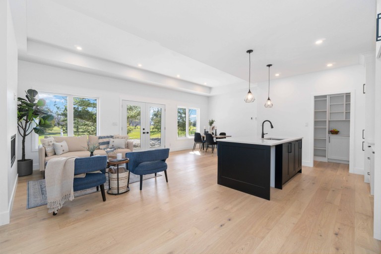 9186 Indian Hills Trail, Lambton Shores, Ontario, Canada