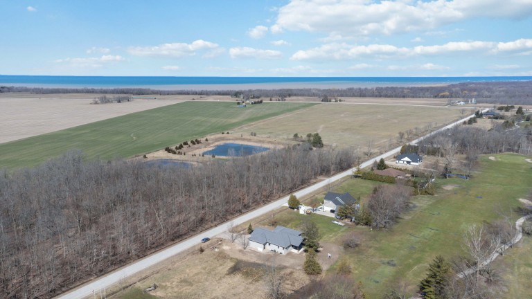 9186 Indian Hills Trail, Lambton Shores, Ontario, Canada