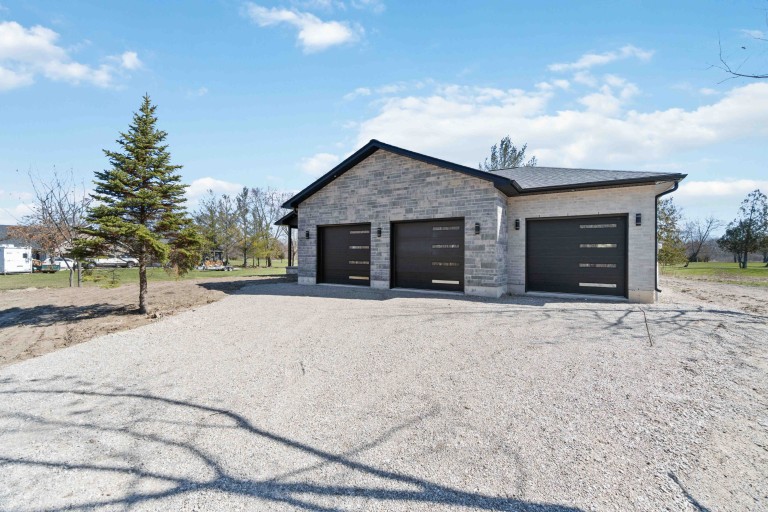 9186 Indian Hills Trail, Lambton Shores, Ontario, Canada