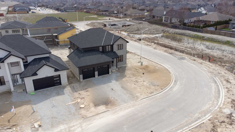624 Sweetbay Crescent, Sarnia, Ontario, Canada