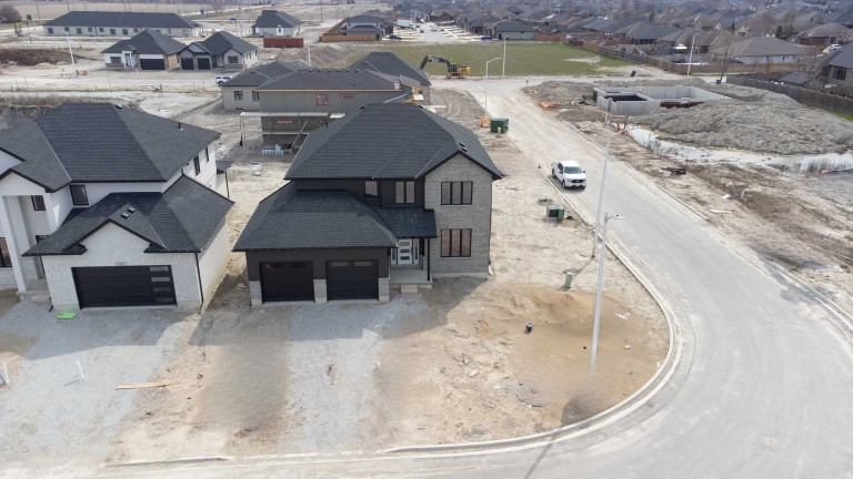 624 Sweetbay Crescent, Sarnia, Ontario, Canada