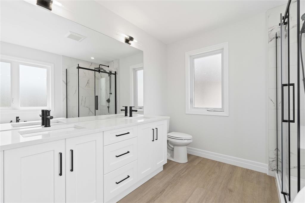 624 SWEETBAY Crescent, Sarnia, Ontario, Canada