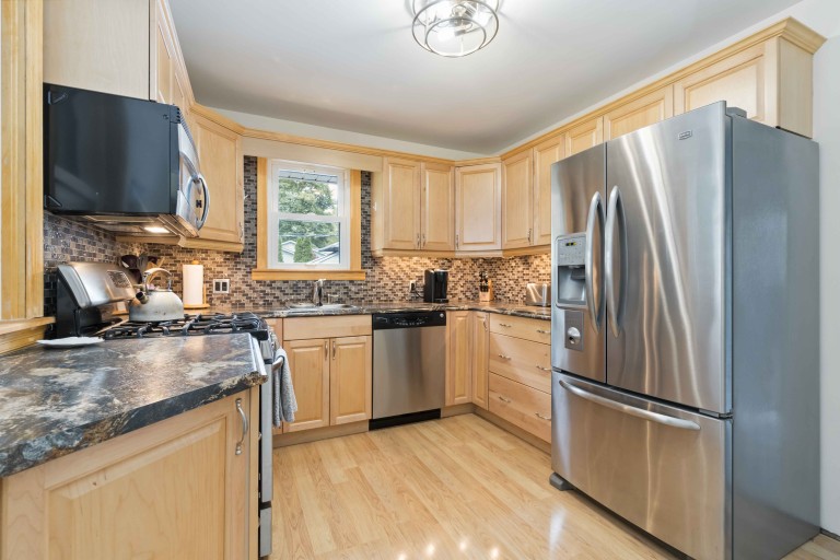 1272 Coral Way, Sarnia, Ontario, Canada